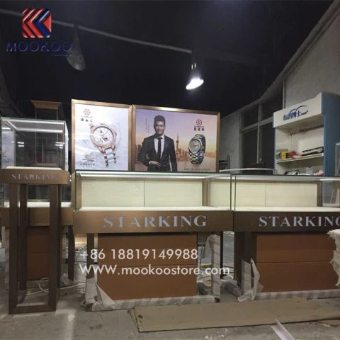 الأزياء ووتش العرض