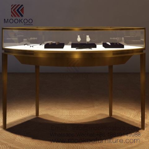 مشاهدة عرض المجوهرات